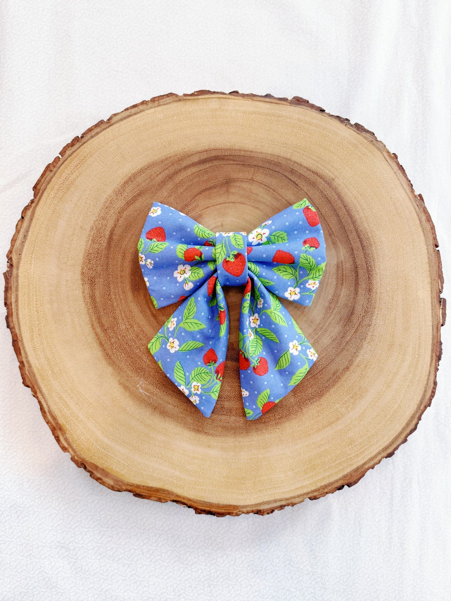 Strawberry Vines Bow